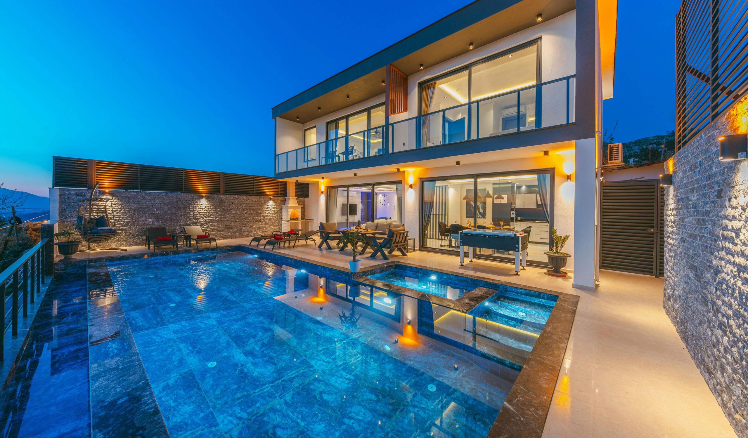 Vacation Rentals vs. Long-Term Leases: Which Florida Investment Property Is Right for You?